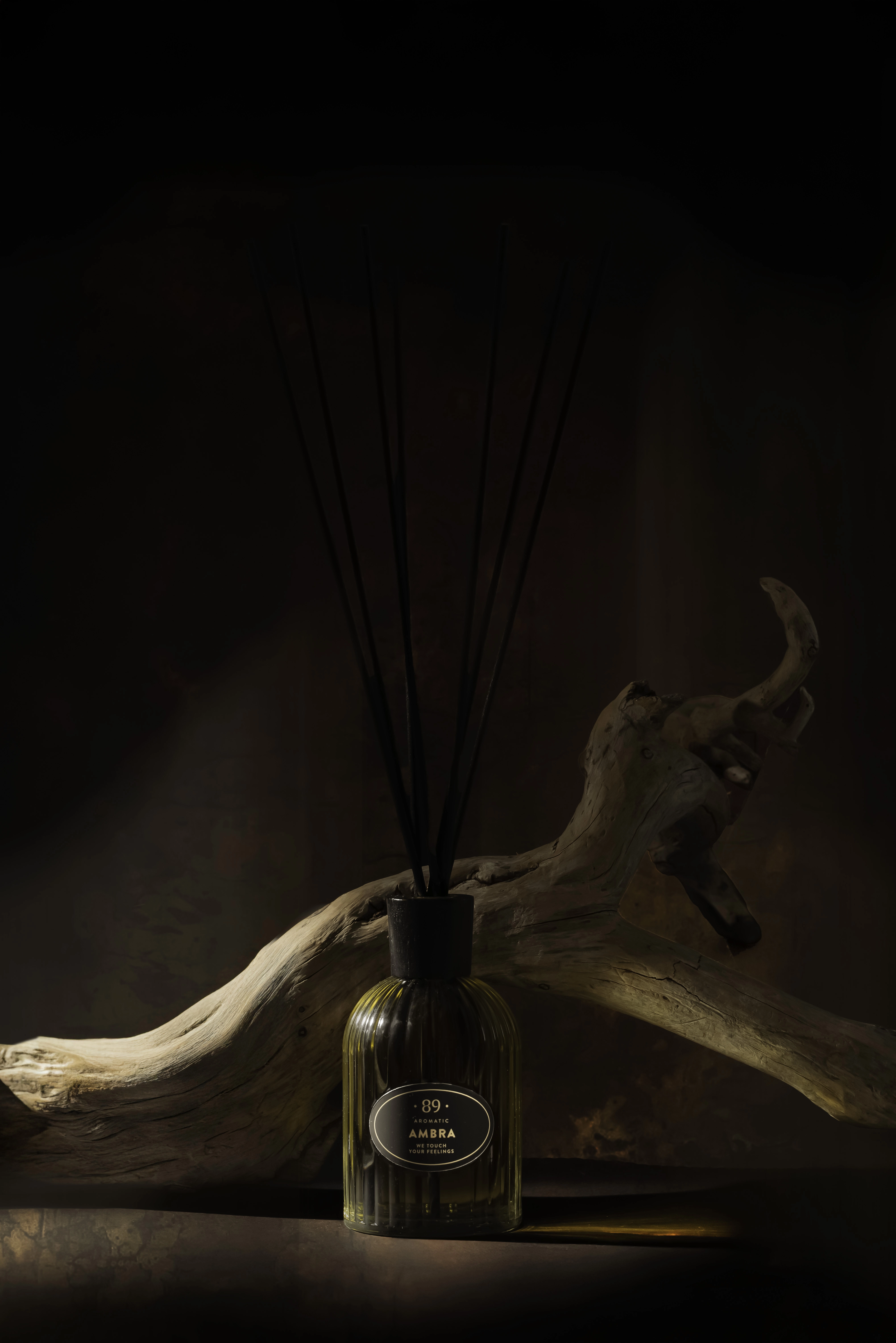 Retro Ambra aromato difuzorius 250ml su devyniomis lazdelėmis namų kvapinimui
