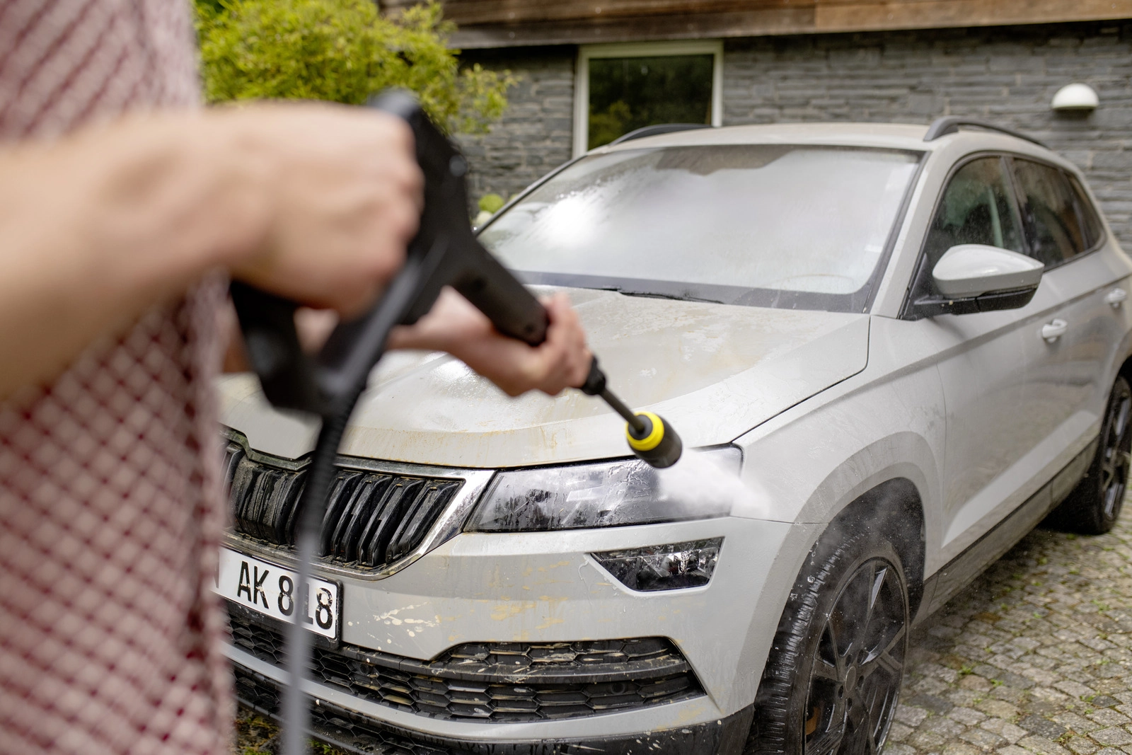 KARCHER K 5 plovykla automobilio plovimui veiksmui