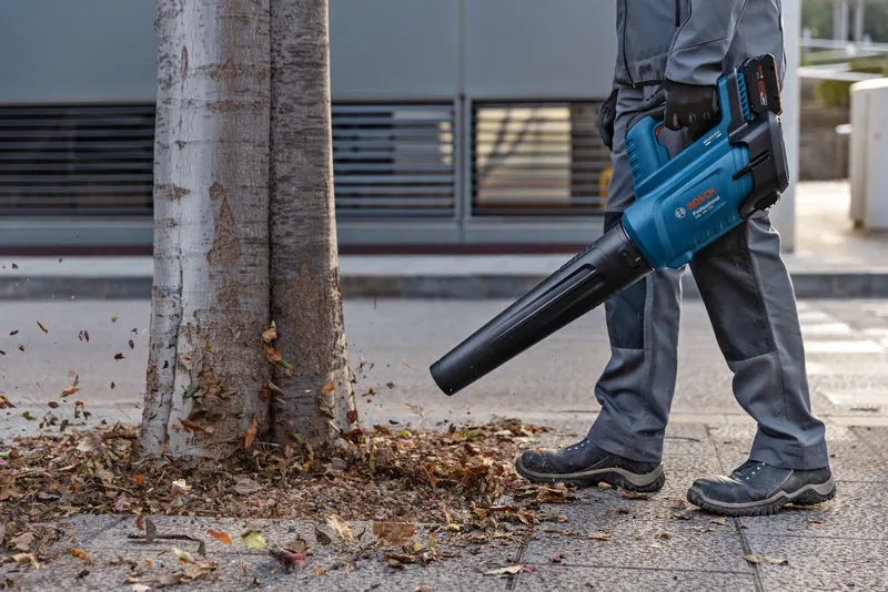 BOSCH Professional lapų pūstuvas su bešepetėliu varikliu ir 198 km/h greičiu