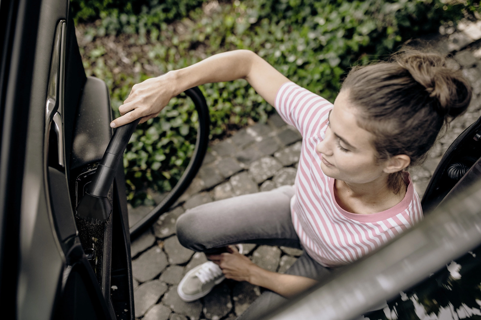 KÄRCHER šepetėlis su kietais šereliais kilimėliams ir automobilių sėdynėms valyti