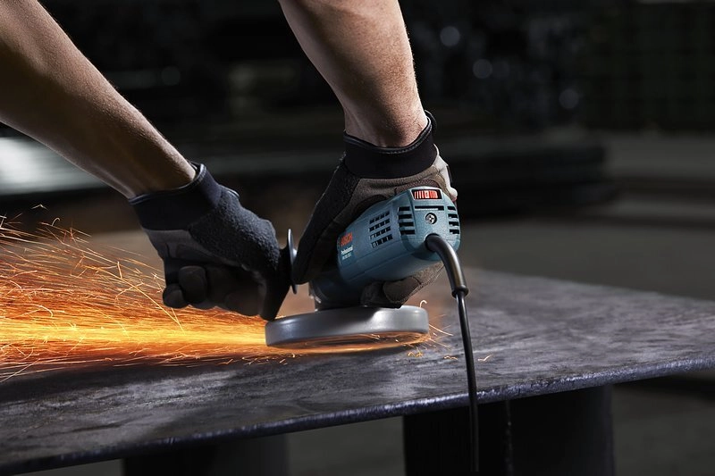 Profesionalus Bosch kampinis šlifuoklis GWS 9-125 S su ergonomine rankena