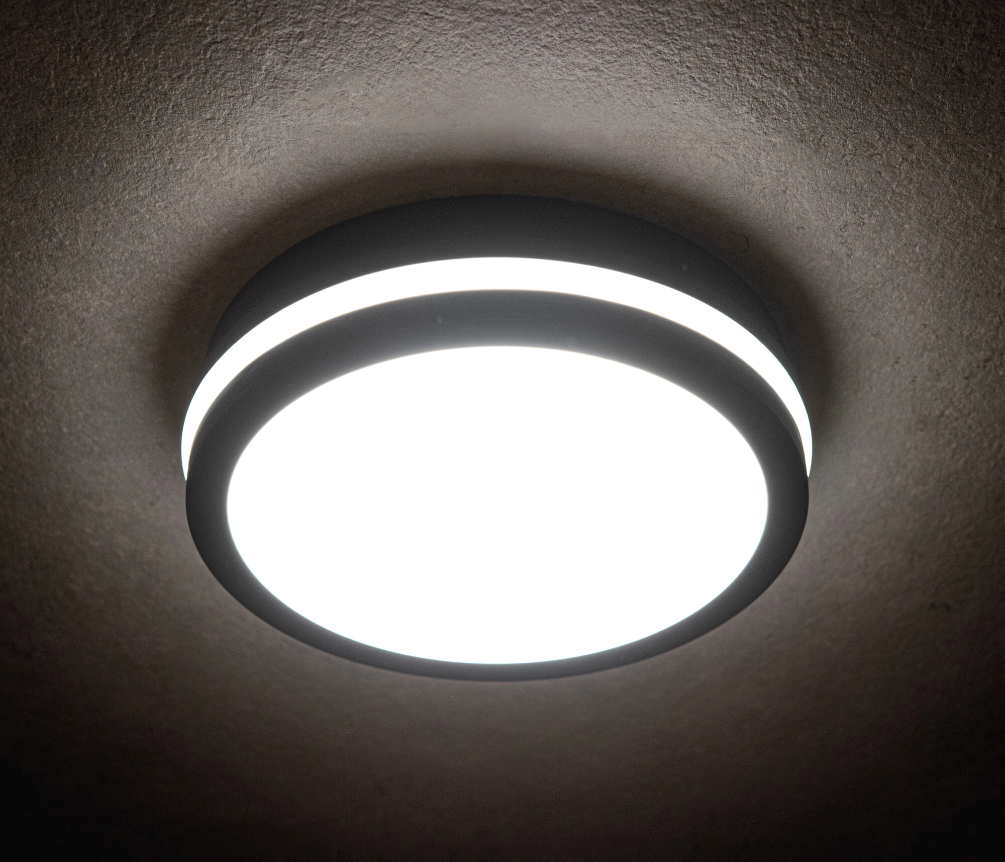 LED šviestuvas BENO integruotu galios reguliavimu