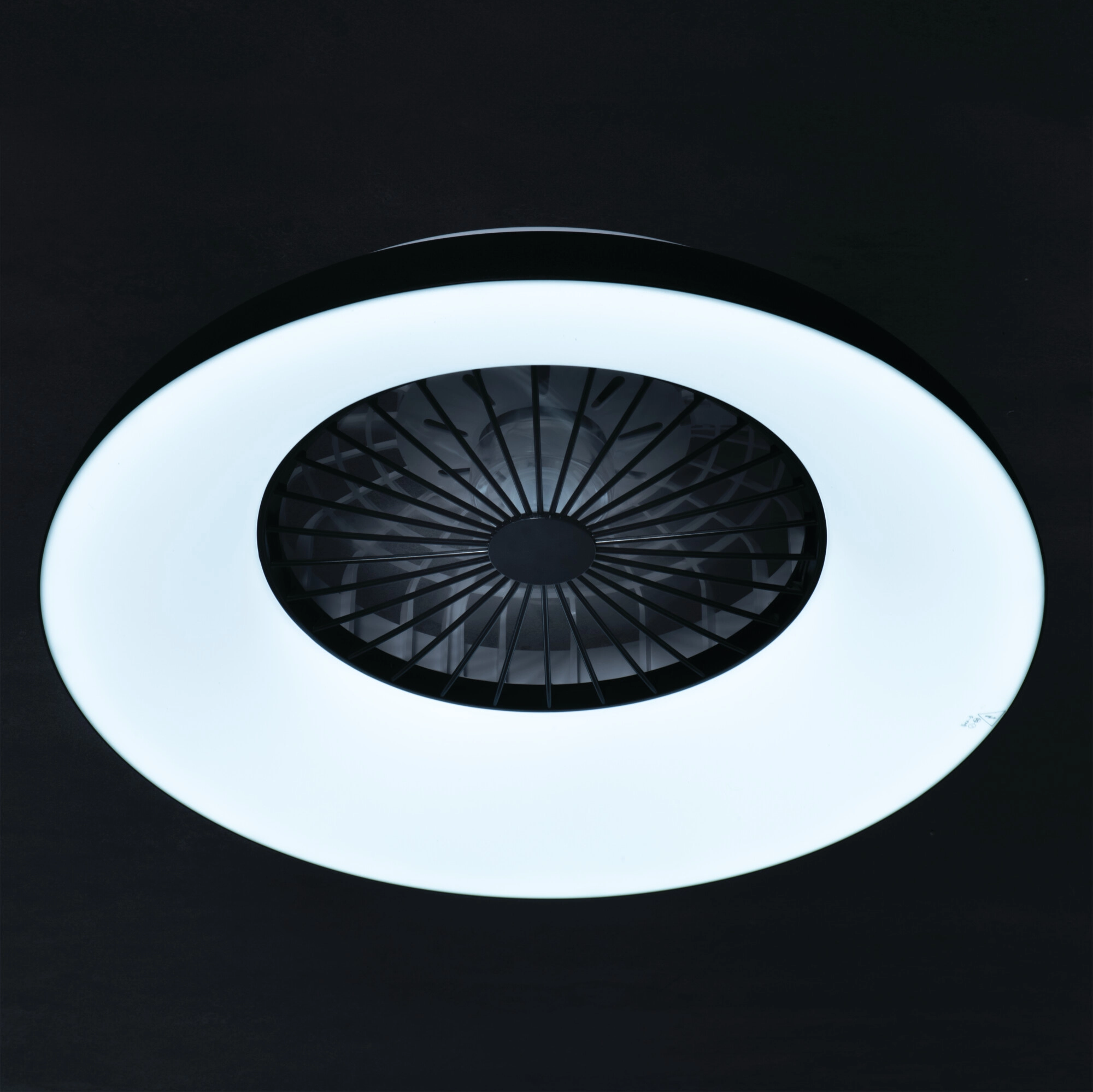 Kanlux PLAVE ventiliatorius RGB spalvomis miegamajame
