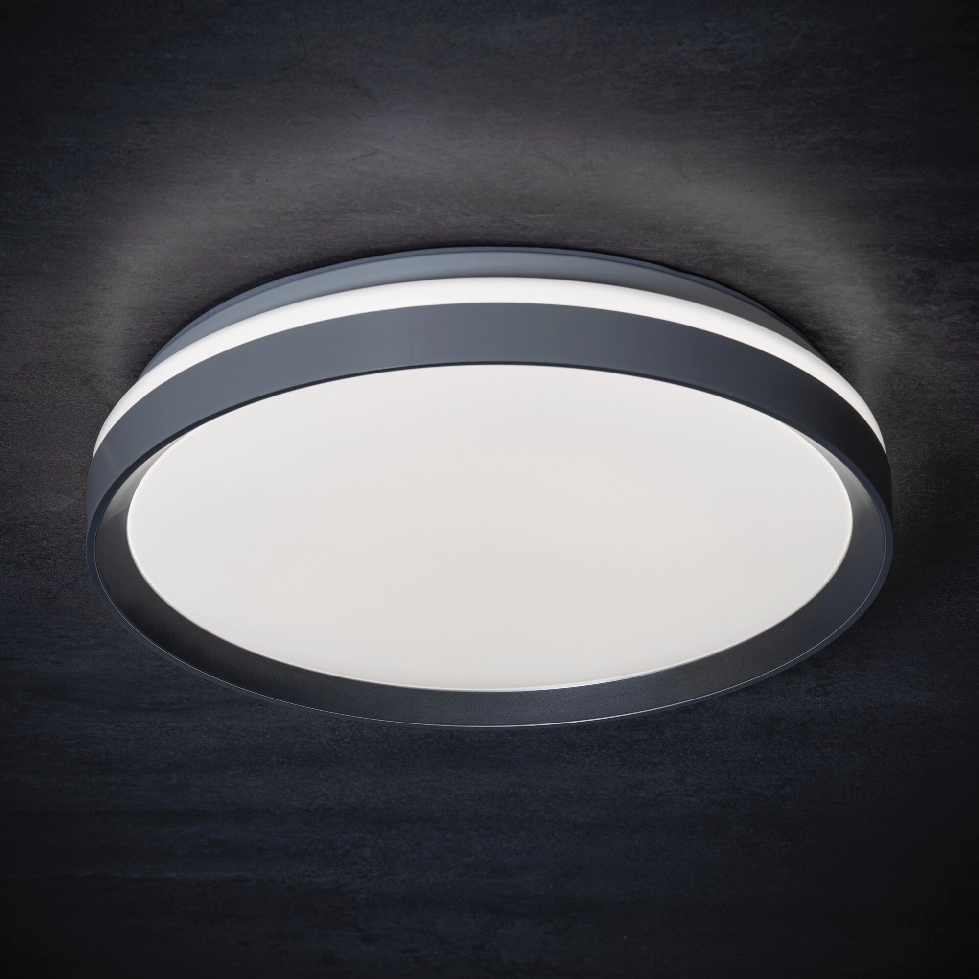 Reguliuojamas LED šviestuvas svetainei 47W