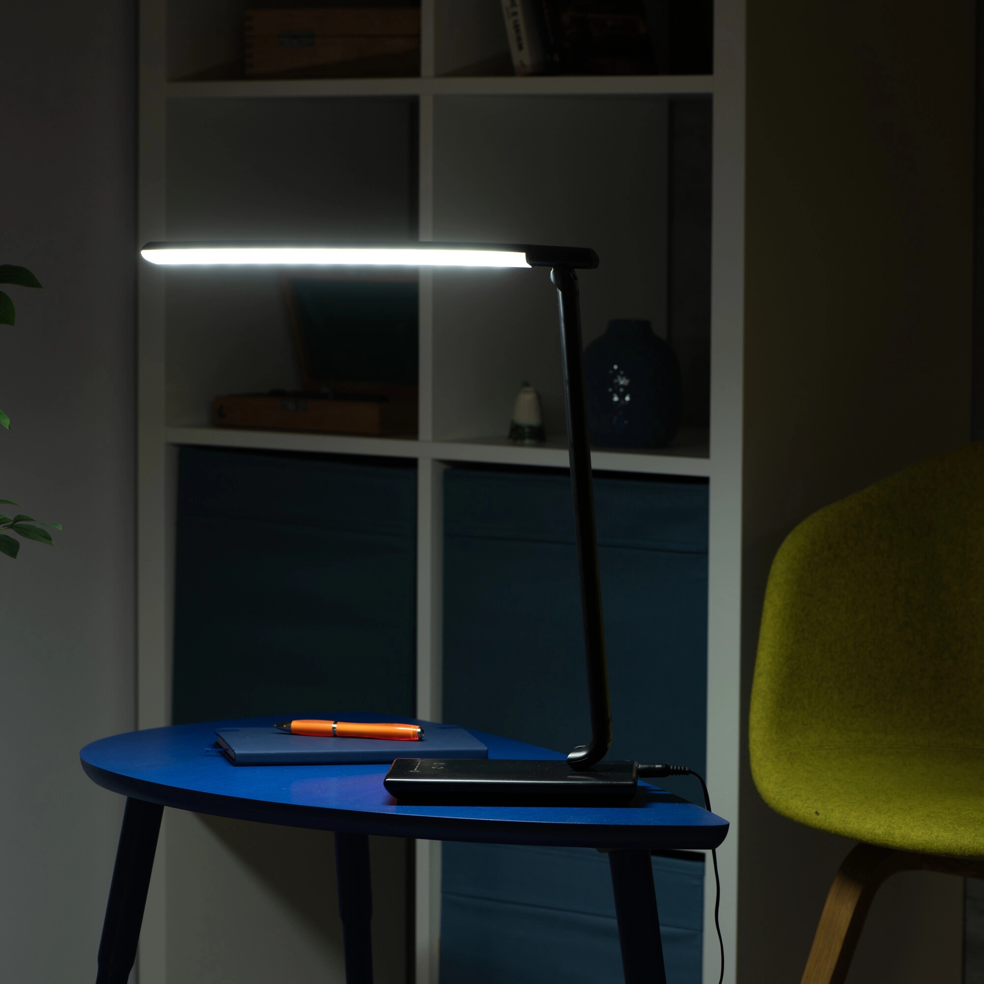Ergonomiškas darbo stalui šviestuvas su LED