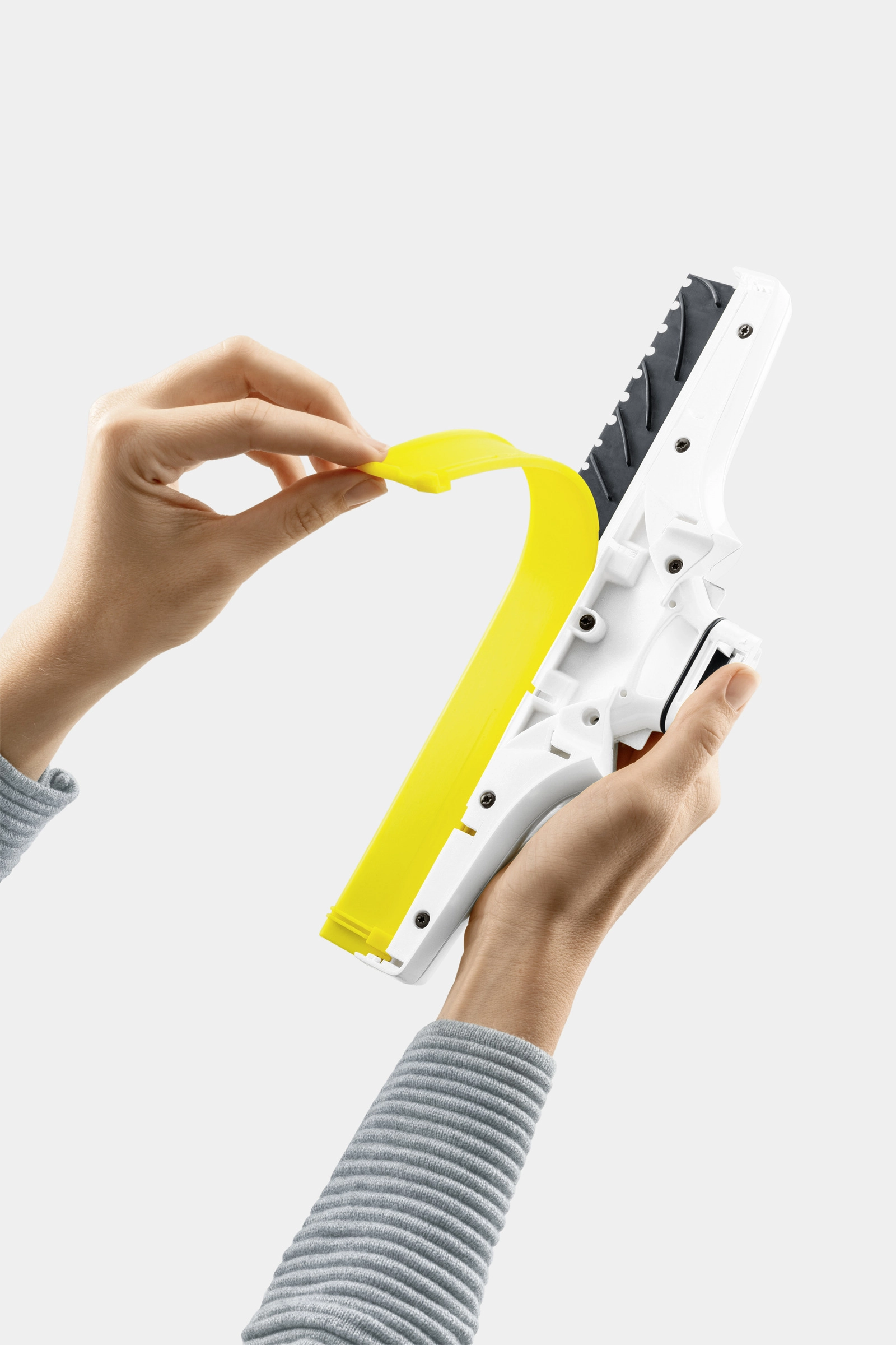 Langų valymas Kärcher WV 6 Plus įrenginiu be dryžų