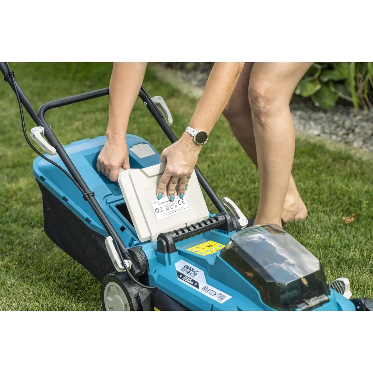 DEDRA akumuliatorinė vejapjovė 33cm su ergonomišku dizainu