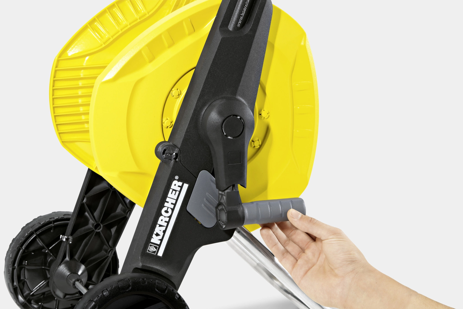 Kompaktiškai sulankstytas Karcher HT3.420 žarnų vežimėlis sandėliavimui