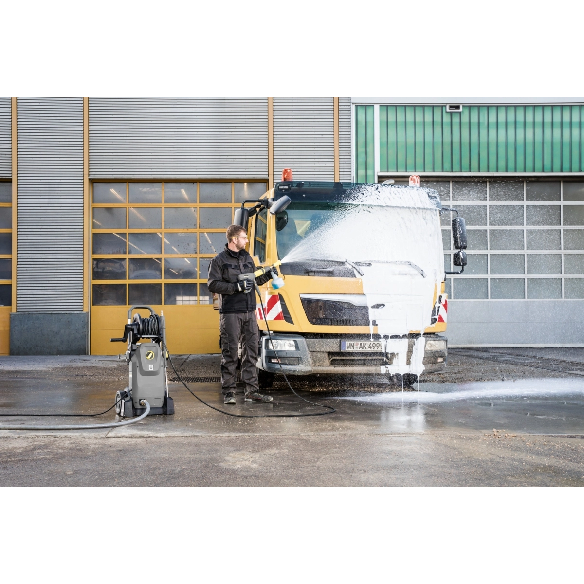 Profesionali Karcher plovimo įranga HD 6/15 MX Plus su 150 bar slėgiu ir komplektiniais priedais