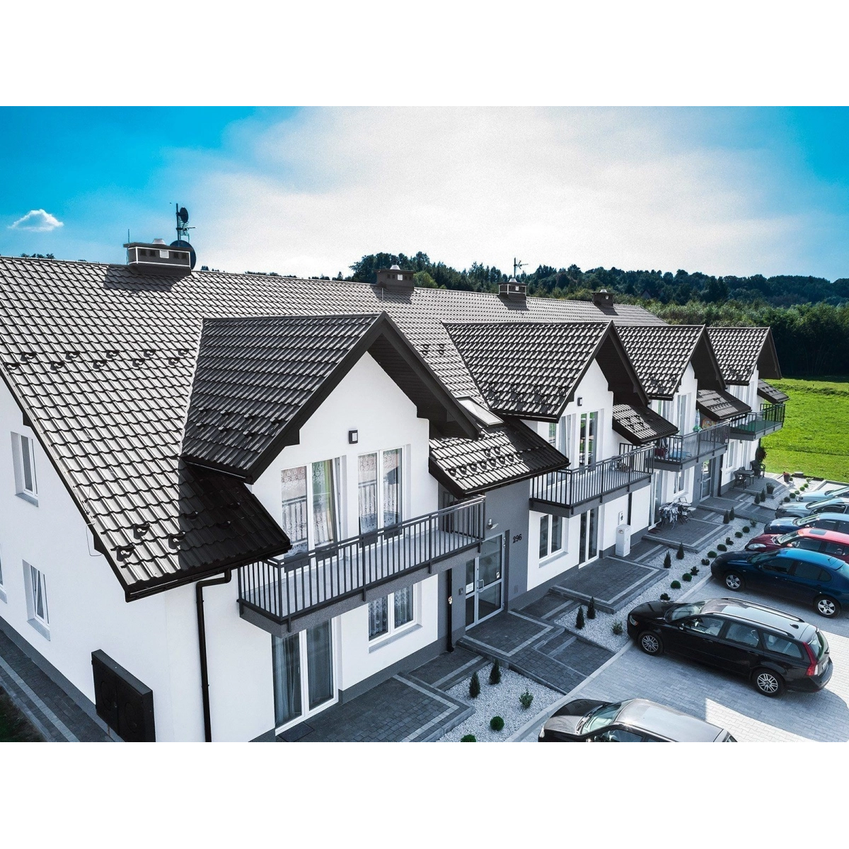 Blachotrapez German Simetric čerpių detalus vaizdas - simetriška stogo danga