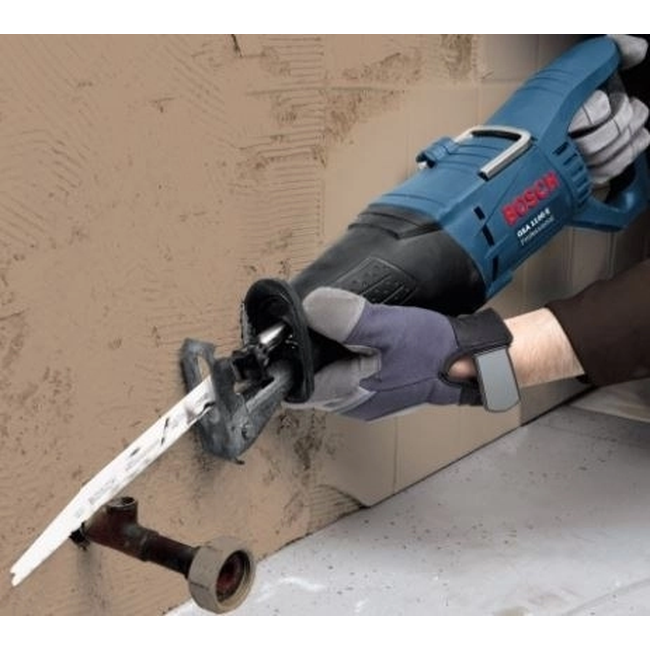 Professional Bosch GSA 1100E pjūklas darbui su įvairiomis medžiagomis