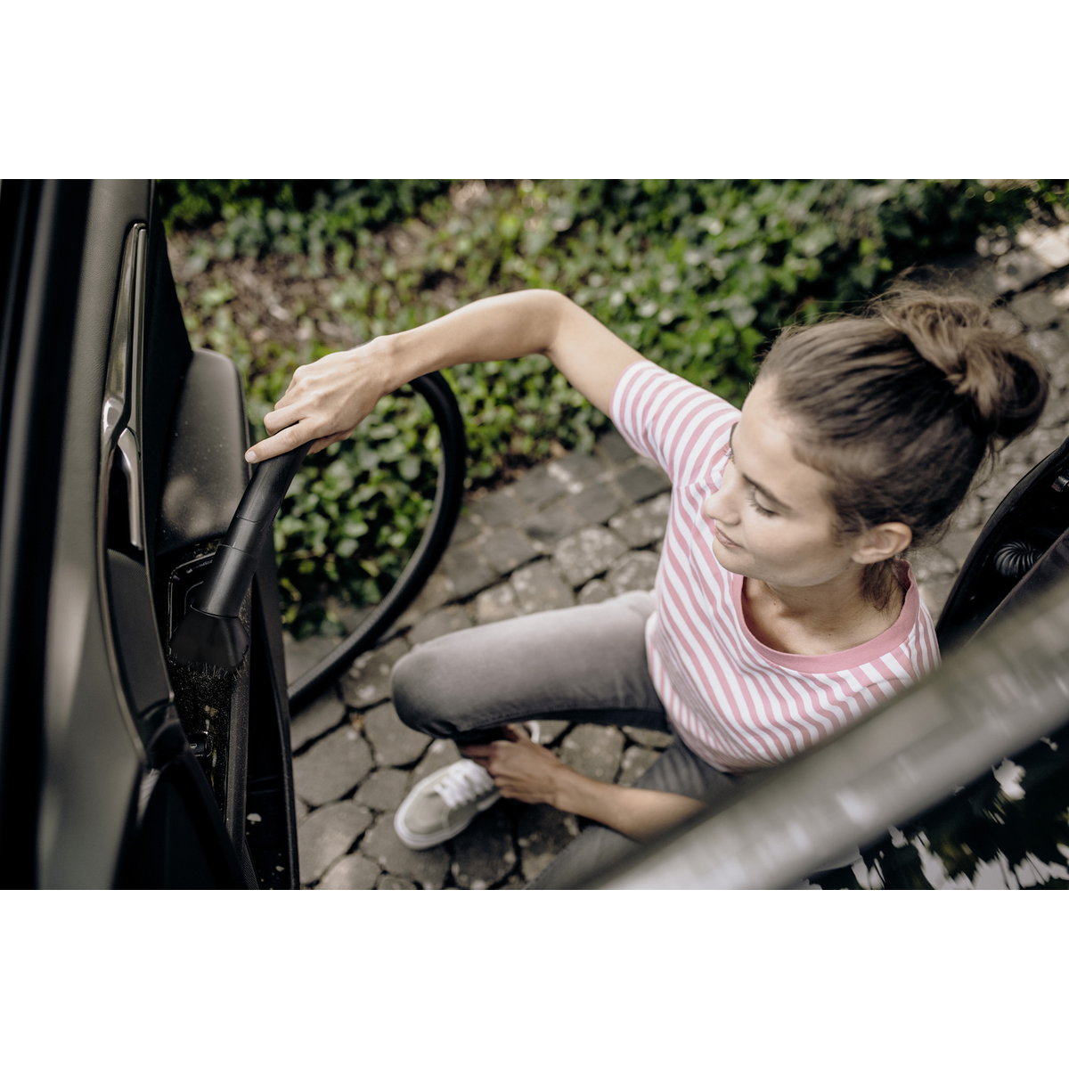 KÄRCHER šepetėlis su kietais šereliais kilimėliams ir automobilių sėdynėms valyti