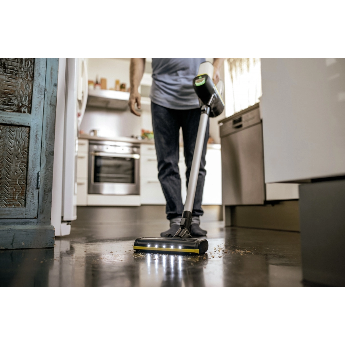 Karcher VC6 akumuliatorinis siurblys su komplektacija ir sieninis laikiklis