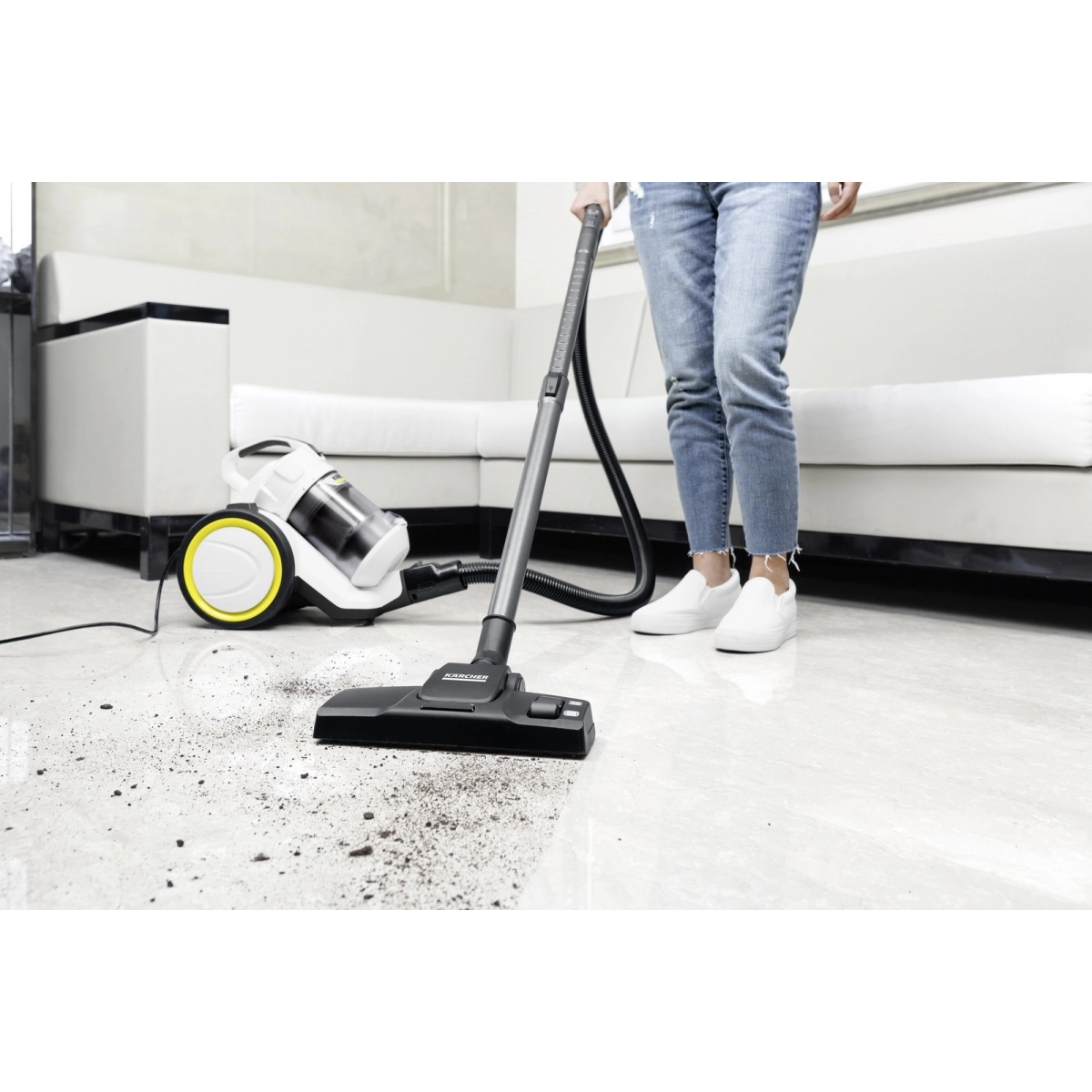 Karcher VC3 siurblio komplektas su grindų antgaliu ir priedais baldų valymui