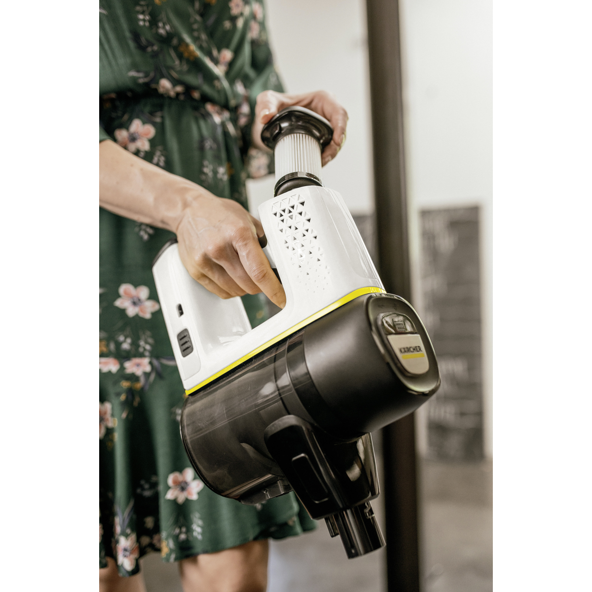 KARCHER VC6 siurblys su elektrininiu mini turbo šepečiu baldams