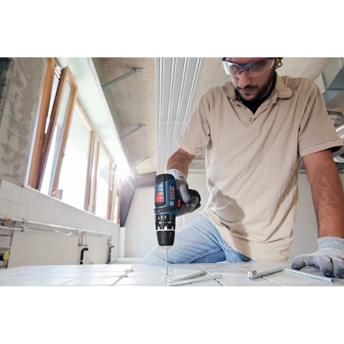 Bosch GSR 12V-15 profesionalus įrankis su elektronine apsauga ir 1300 aps/min greičiu