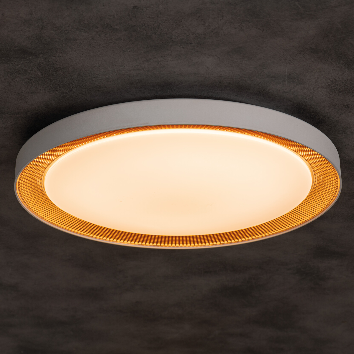 Modernus LED šviestuvas miegamajam su dimeriavimo funkcija
