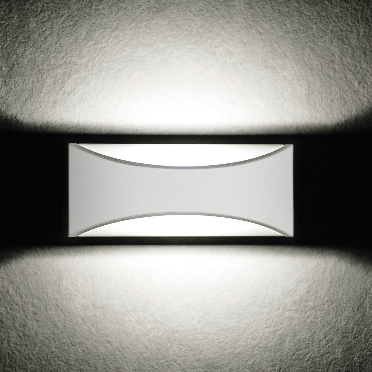 Baltas modernus BISO sieninis šviestuvas 8W galingumu