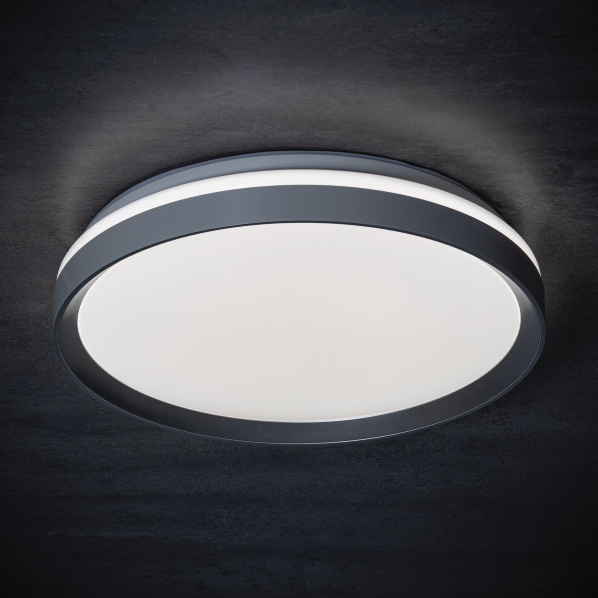 Reguliuojamas LED šviestuvas svetainei 47W