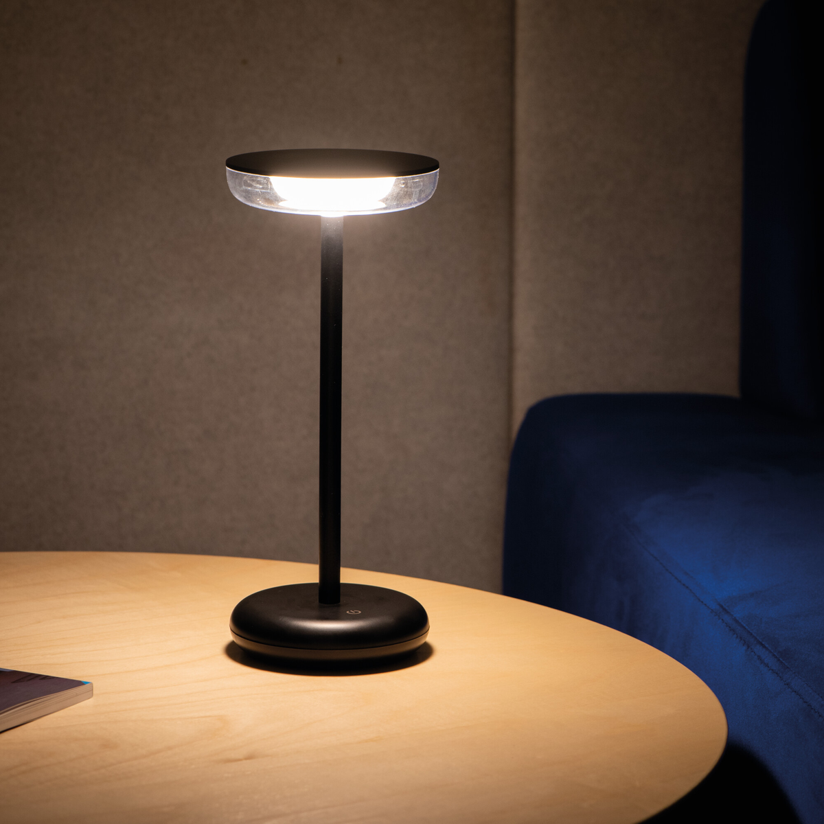 Fluxy LED lempa su pritemdymo funkcija