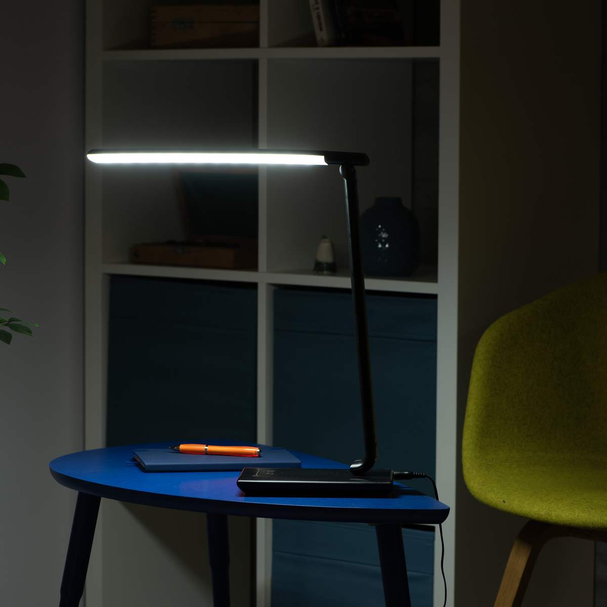 Ergonomiškas darbo stalui šviestuvas su LED