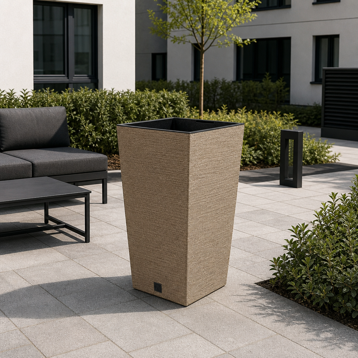 Plastikinis vazonas 40cm Furu Square ECO Wood Naturo spalvos su medienos drožlėmis