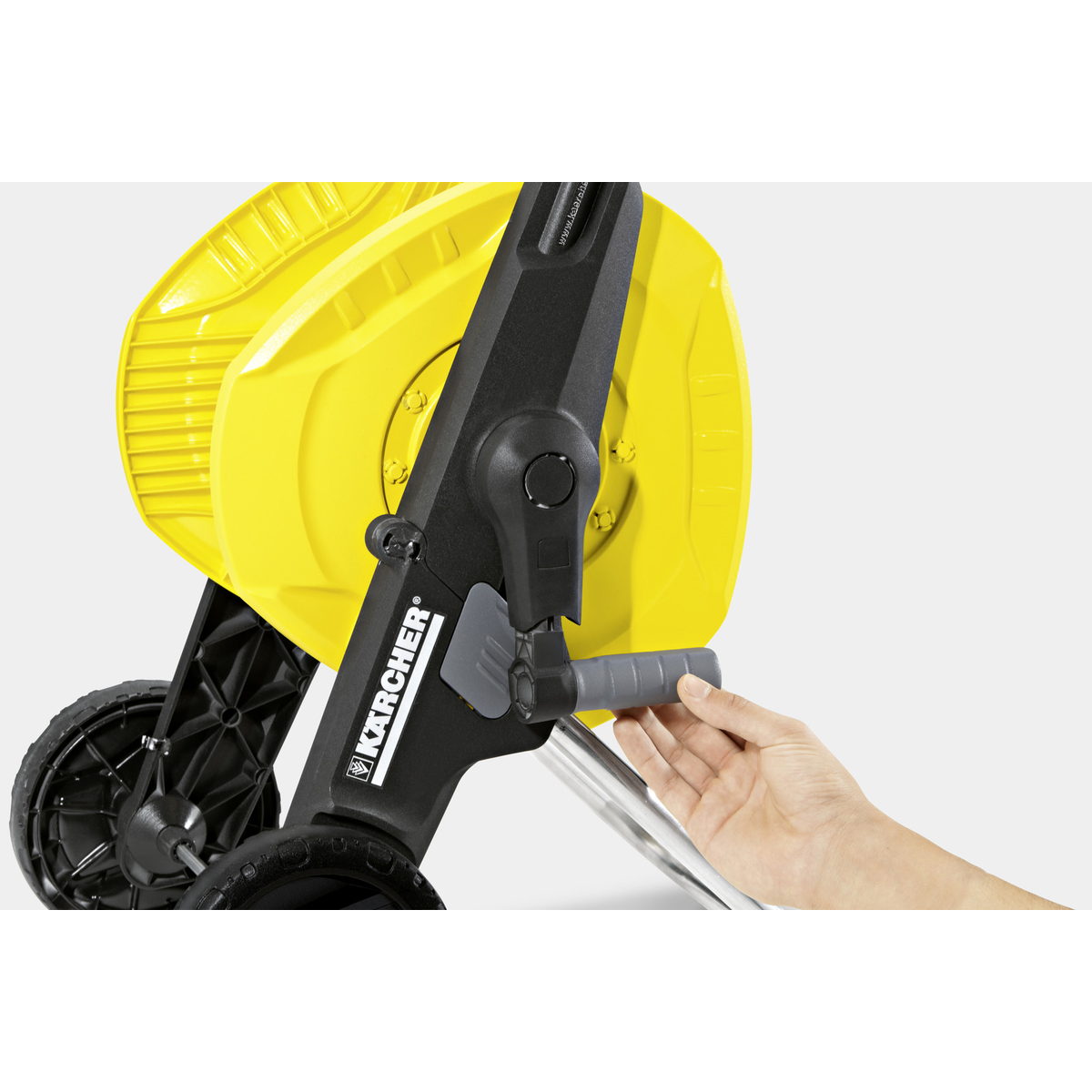 Kompaktiškai sulankstytas Karcher HT3.420 žarnų vežimėlis sandėliavimui