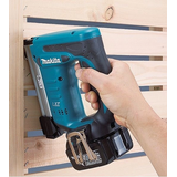 Kabių pistoletas Makita DST221Z su dvigubu saugikliu ir 10-22mm kabių sistema